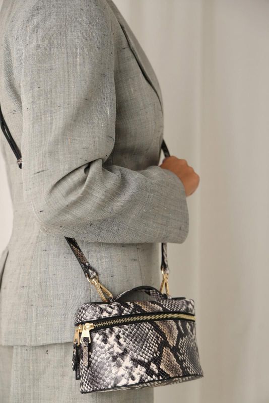 Fred De La Bretoniere Lori Crossbody Snake Printed Leather Black/White  (FR00350195W-1103) - Caramel (Sint-Job-in-’t-Goor)
