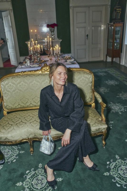 Freequent Minna Shirt Black  (207068 BLACK) - Caramel (Sint-Job-in-’t-Goor)