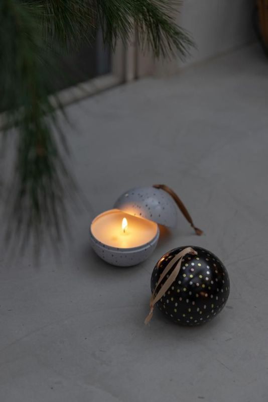 Senza Kerstbal Geurkaars Beige  (24840) - Caramel (Sint-Job-in-’t-Goor)