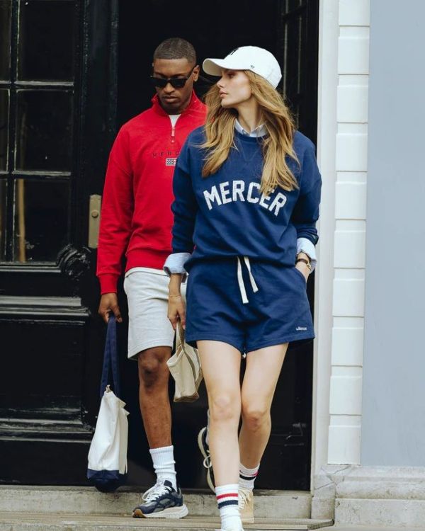 Mercer The Logo Sweat Blue  (AP261010-600) - Caramel (Sint-Job-in-’t-Goor)