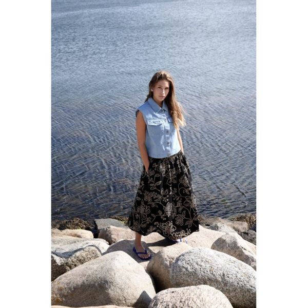 Minus Emilia Vest Ligth Denim  (MI7081-001 Light Denim) - Caramel (Sint-Job-in-’t-Goor)