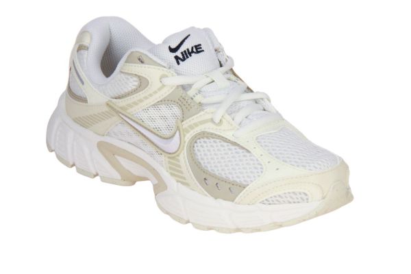 Nike V5 RNR SE Coconut Milk/Coconut Milk-Sail  (IO0464-101) - Caramel (Sint-Job-in-’t-Goor)
