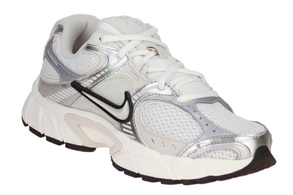 Nike V5 RNR Summit White/Light Orewoord Brown  (HQ7901-104) - Caramel (Sint-Job-in-’t-Goor)