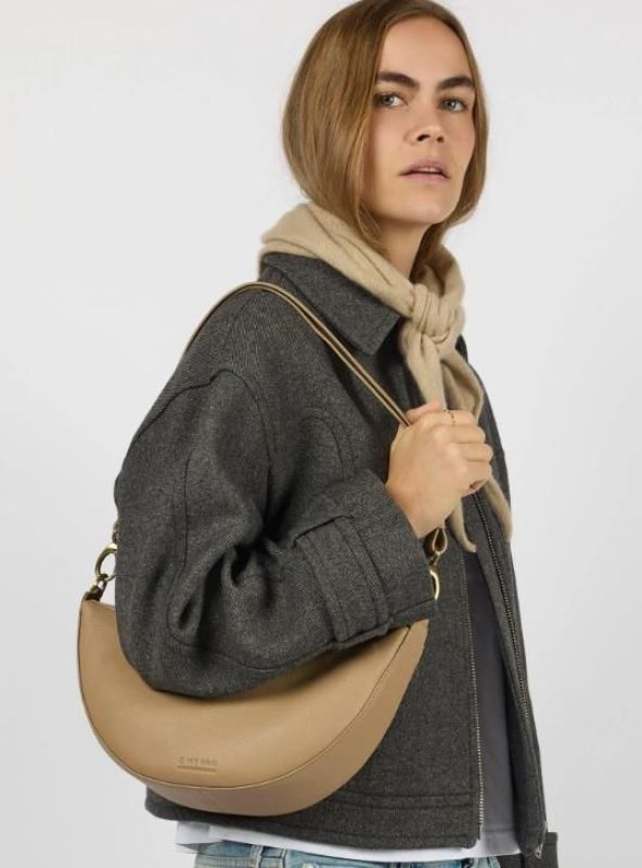 O My Bag Leo Midi Soft Grain Leather Dark Sand  (OMB-E174S1) - Caramel (Sint-Job-in-’t-Goor)