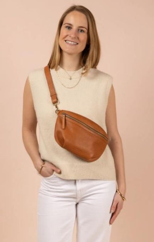 O My Bag Milo Wild Oak Soft Grain Leather  (OMB-E182Q) - Caramel (Sint-Job-in-’t-Goor)