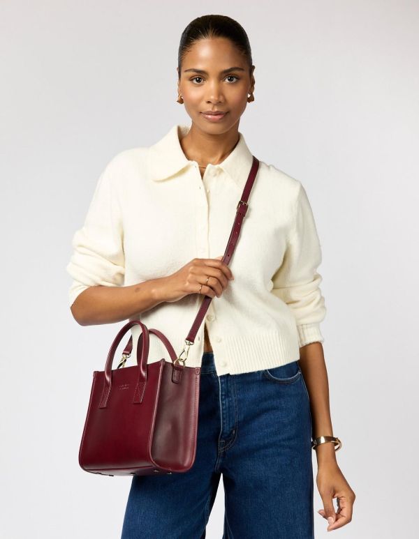 O My Bag Jackie Midi + Leather Strap Dark Cherry Classic Leather  (OMB-E194DV1) - Caramel (Sint-Job-in-’t-Goor)