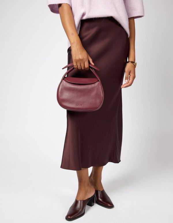 O My Bag Coco Croissant Dark Cherry Soft Grain Leather  (OMB-E206D) - Caramel (Sint-Job-in-’t-Goor)