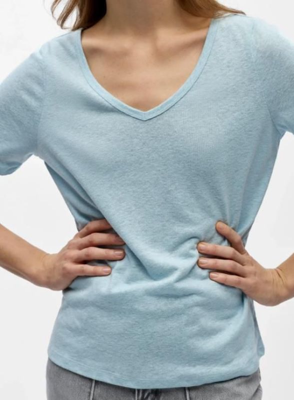 Object Thea S/S RE V-Neck Top Winter Sky  (23045693 WINTER SKY) - Caramel (Sint-Job-in-’t-Goor)