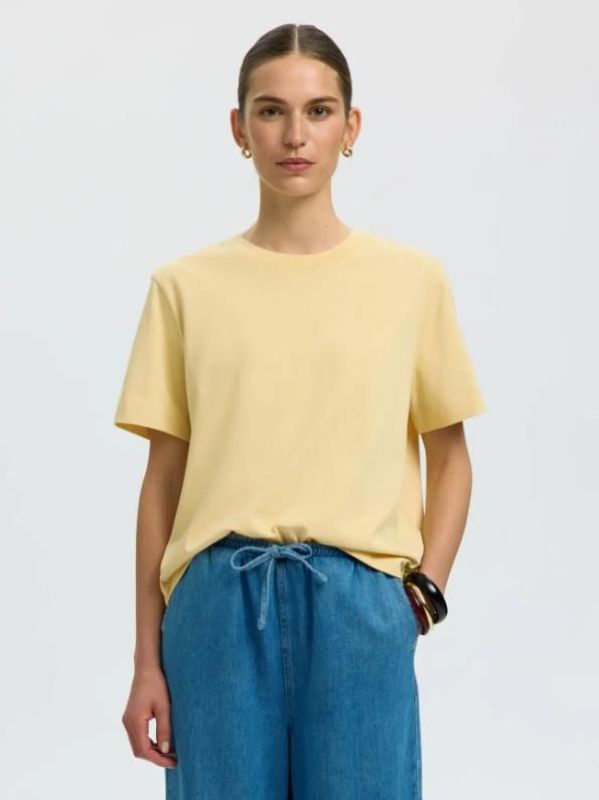 SLF Essential SS Boxy Tee Italian Straw  (16087919 italian straw) - Caramel (Sint-Job-in-’t-Goor)