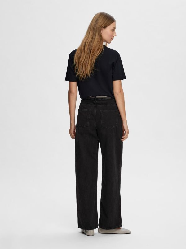 Selected Femme Essential SS Boxy Tee Noos Black  (16087919-bLACK) - Caramel (Sint-Job-in-’t-Goor)