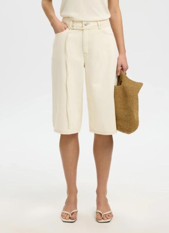 SLF Tenna MW Bermuda Denim Shorts Egret  (16101366 EGRET) - Caramel (Sint-Job-in-’t-Goor)