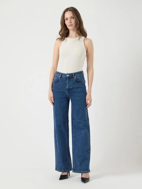 Y.A.S. Rosie HW Straight Jeans Medium Blue Denim  (26038508 MEDIUM BLUE DENIM) - Caramel (Sint-Job-in-’t-Goor)