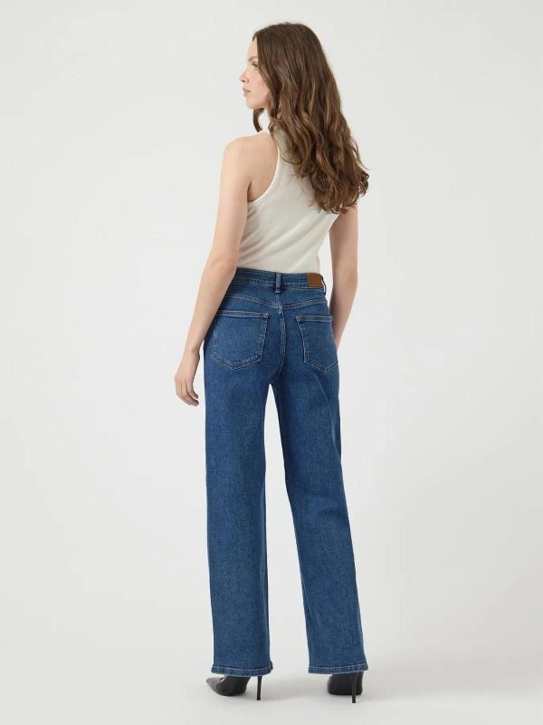 Y.A.S. Rosie HW Straight Jeans Medium Blue Denim  (26038508 MEDIUM BLUE DENIM) - Caramel (Sint-Job-in-’t-Goor)