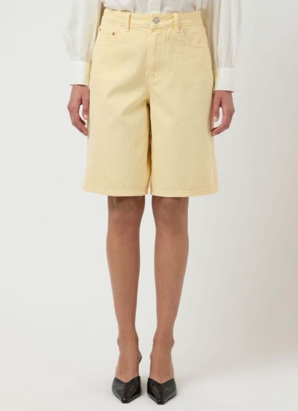 Y.A.S. Sun HW Bermuda Denim Shorts Anise Flower  (26037554 ANISE ) - Caramel (Sint-Job-in-’t-Goor)