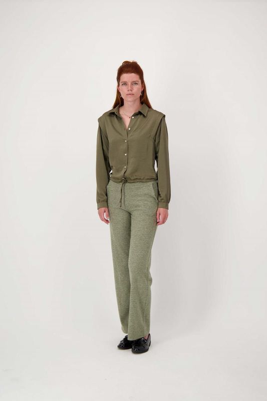 Zusss Satijnen Blous Met Schouderdetail Moss Green  (0304-202/40009) - Caramel (Sint-Job-in-’t-Goor)